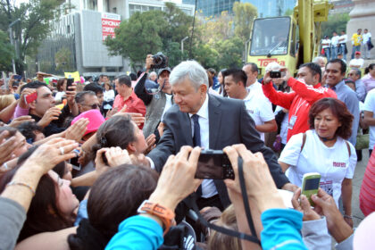 López Obrador afirma que no dejará de manifestar su apoyo a Pedro Castillo