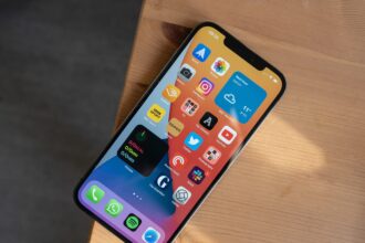 Francia detiene venta de iPhone 12 por niveles de radiación, Apple responde