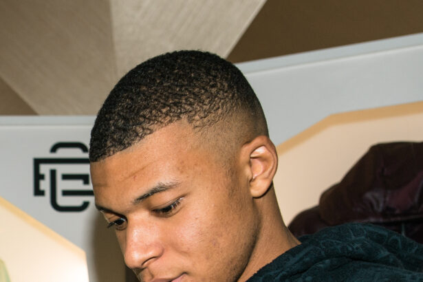 Mbappé necesita ‘tranquilidad, tras muerte de un allegado: Deschamps