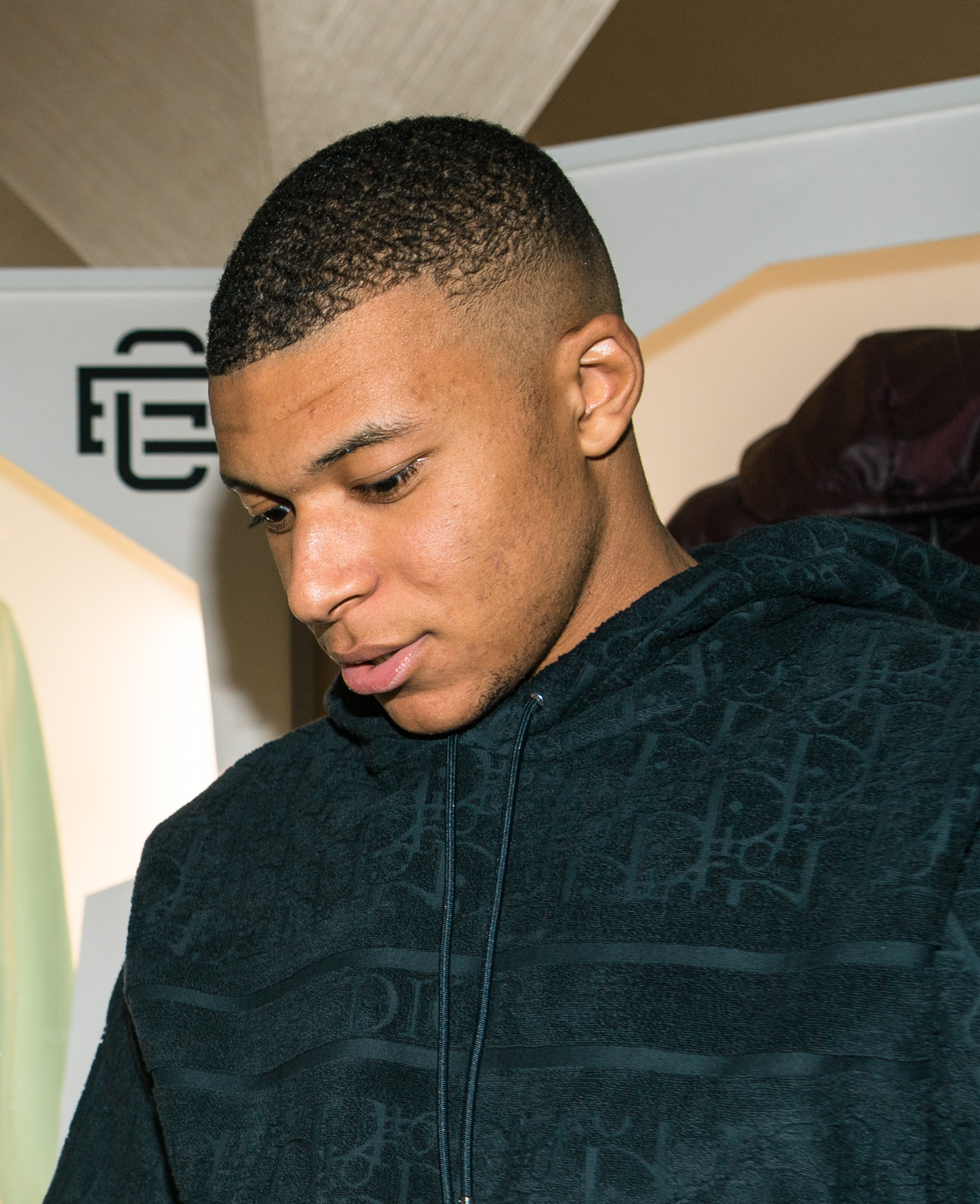 Mbappé necesita ‘tranquilidad, tras muerte de un allegado: Deschamps