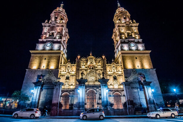 Revisten de color, tradición y cempasúchil los jardines y plazas de Morelia